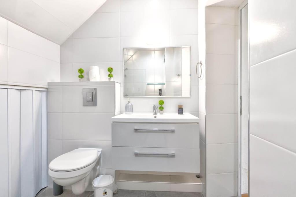 Sunny 2-Bedroom Maisonette Varna & Parking Buitenkant foto