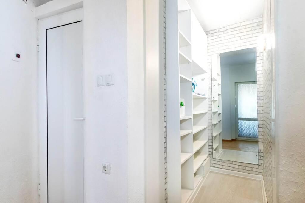 Sunny 2-Bedroom Maisonette Varna & Parking Buitenkant foto